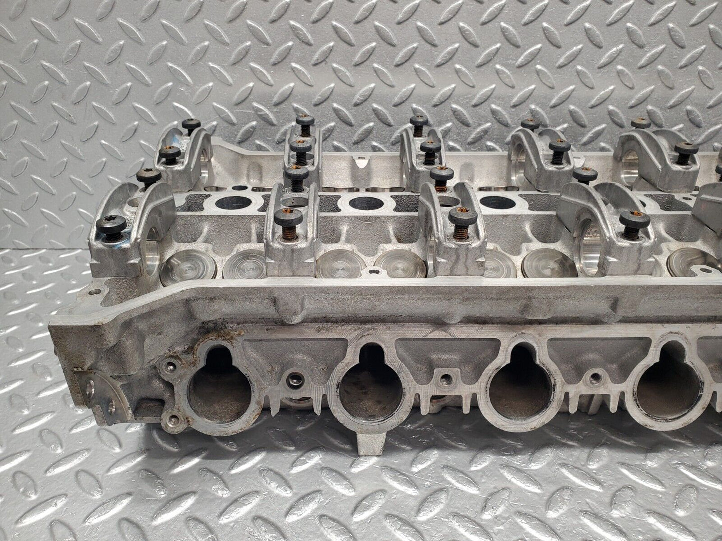 46239 Mercedes-Benz W124 280E Cylinder Head 1040161601