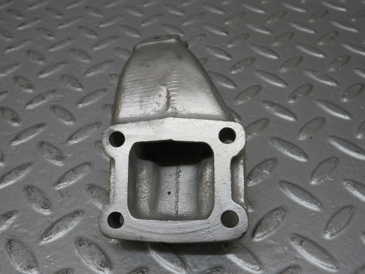 32856 Mercedes-Benz C107 R107 350 V8 Engine Mount Bracket Right Side 1162232304