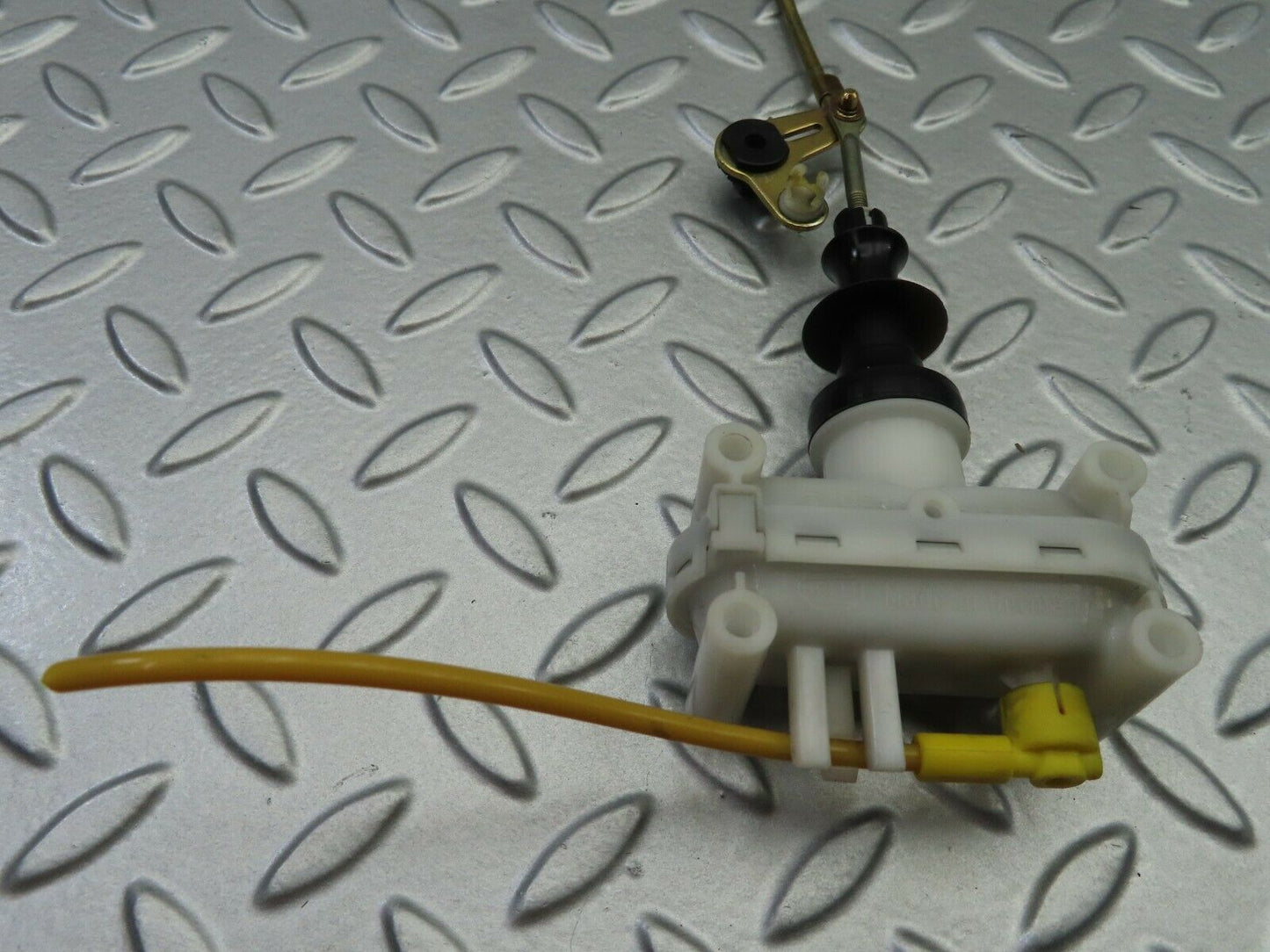 6573 Mercedes-Benz S124 E220 Wagon Door Lock Vacuum Actuator Rear Left
