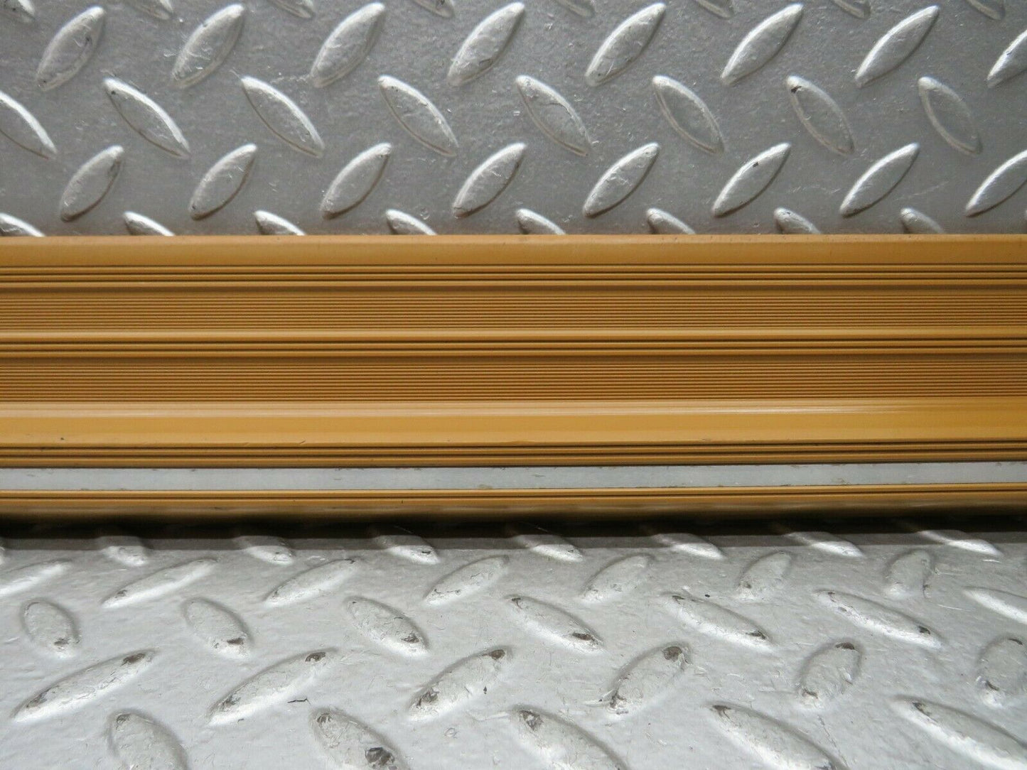 22048 Mercedes-Benz S123 280TE Wagon Front Right Door Sill Trim