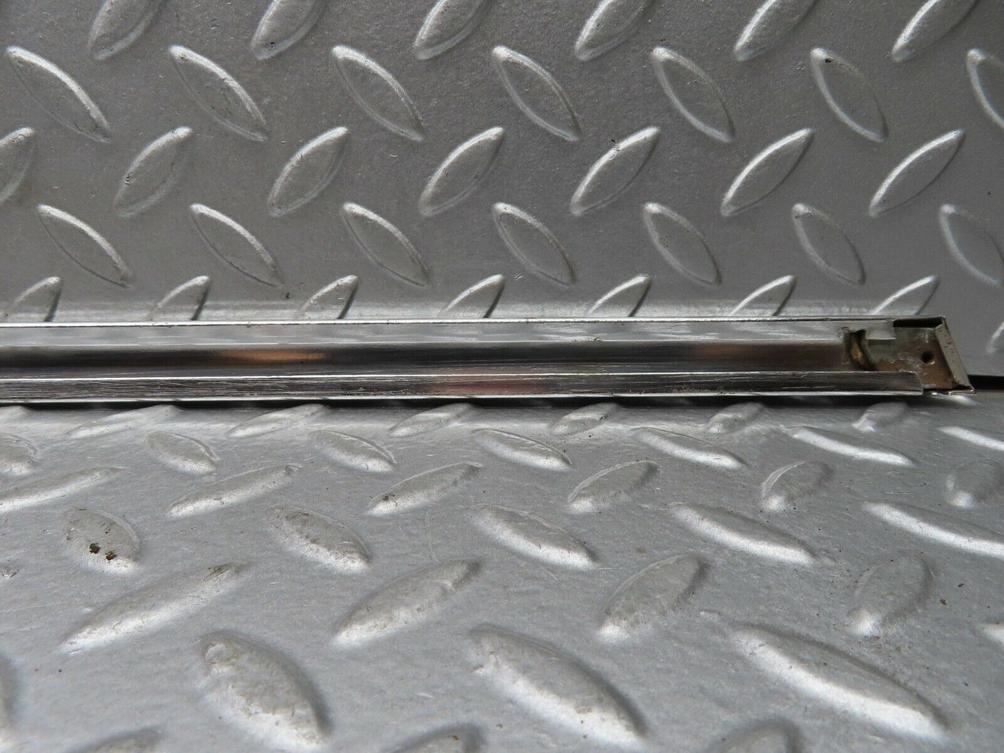 18917 Mercedes-Benz W121 190b Ponton Rear Right Door Upper Chrome Trim