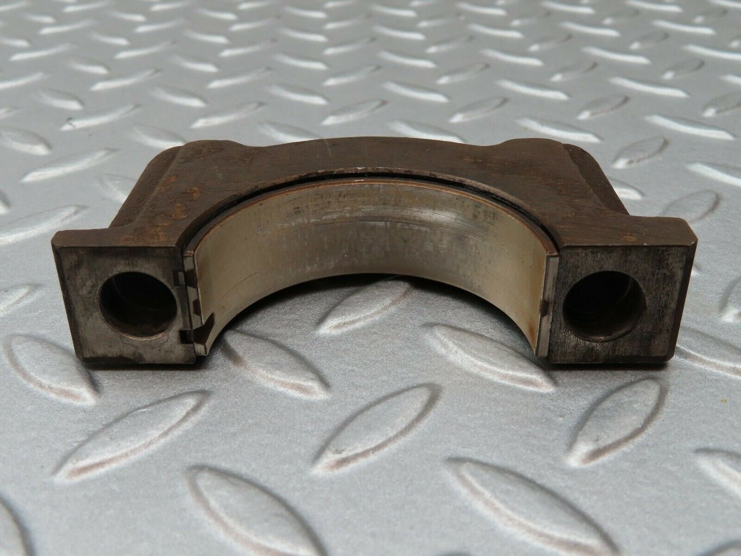 3954 Mercedes-Benz S123 200T Wagon Crankshaft Bearing Holder Block 1020011