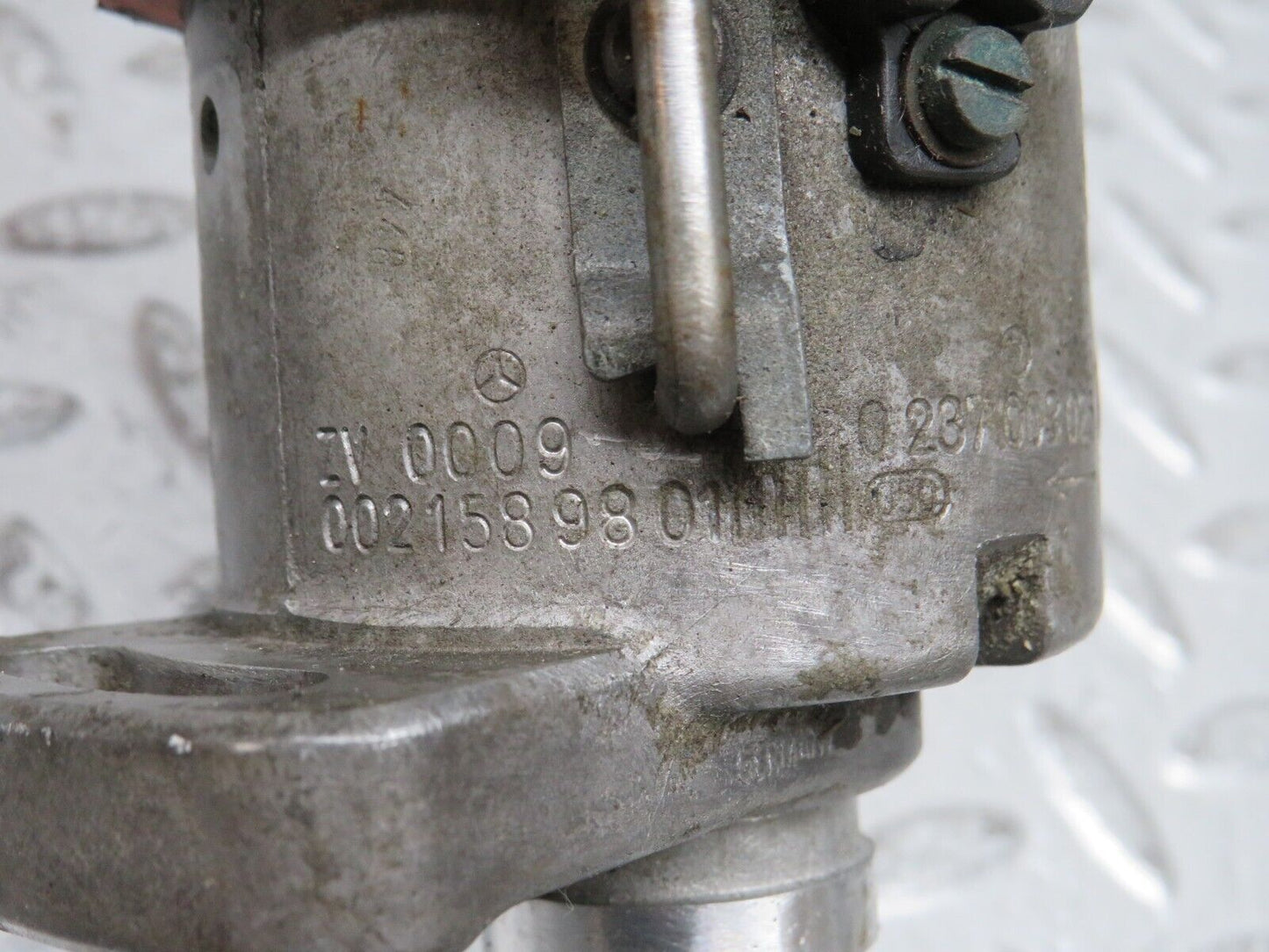 28701 Mercedes-Benz W123 230E Ignition Distributor Bosch 0021589801 0237003025