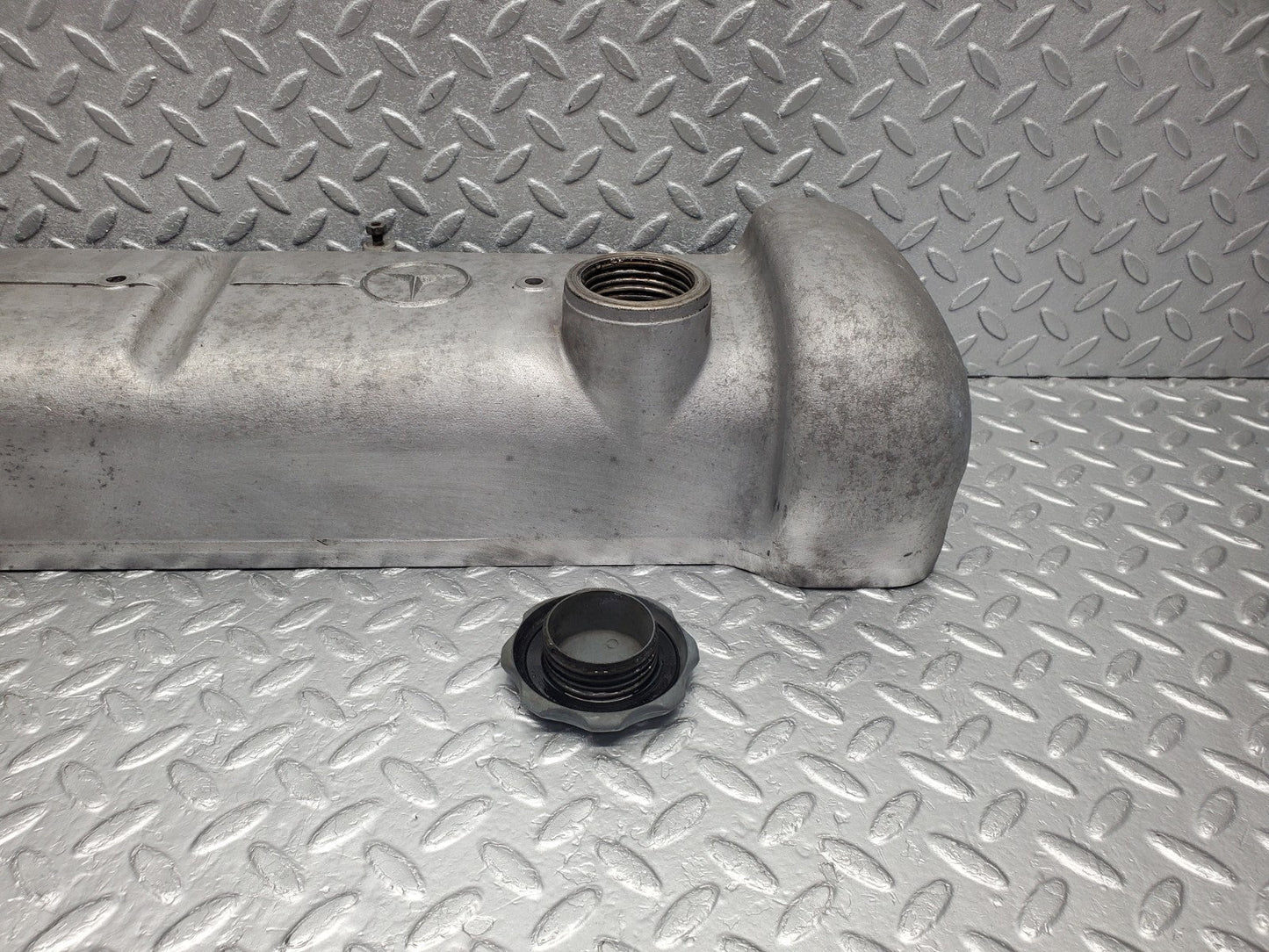 W112 cylinder head cover used OEM