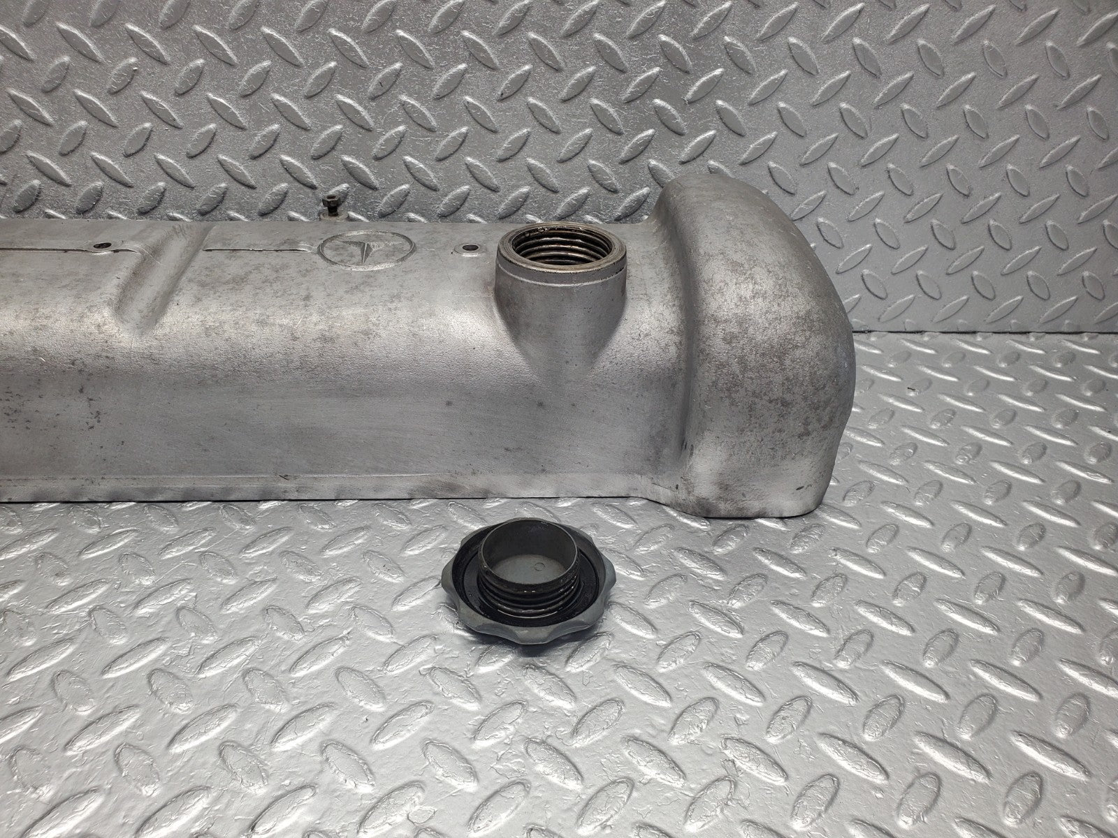 W112 cylinder head cover used OEM