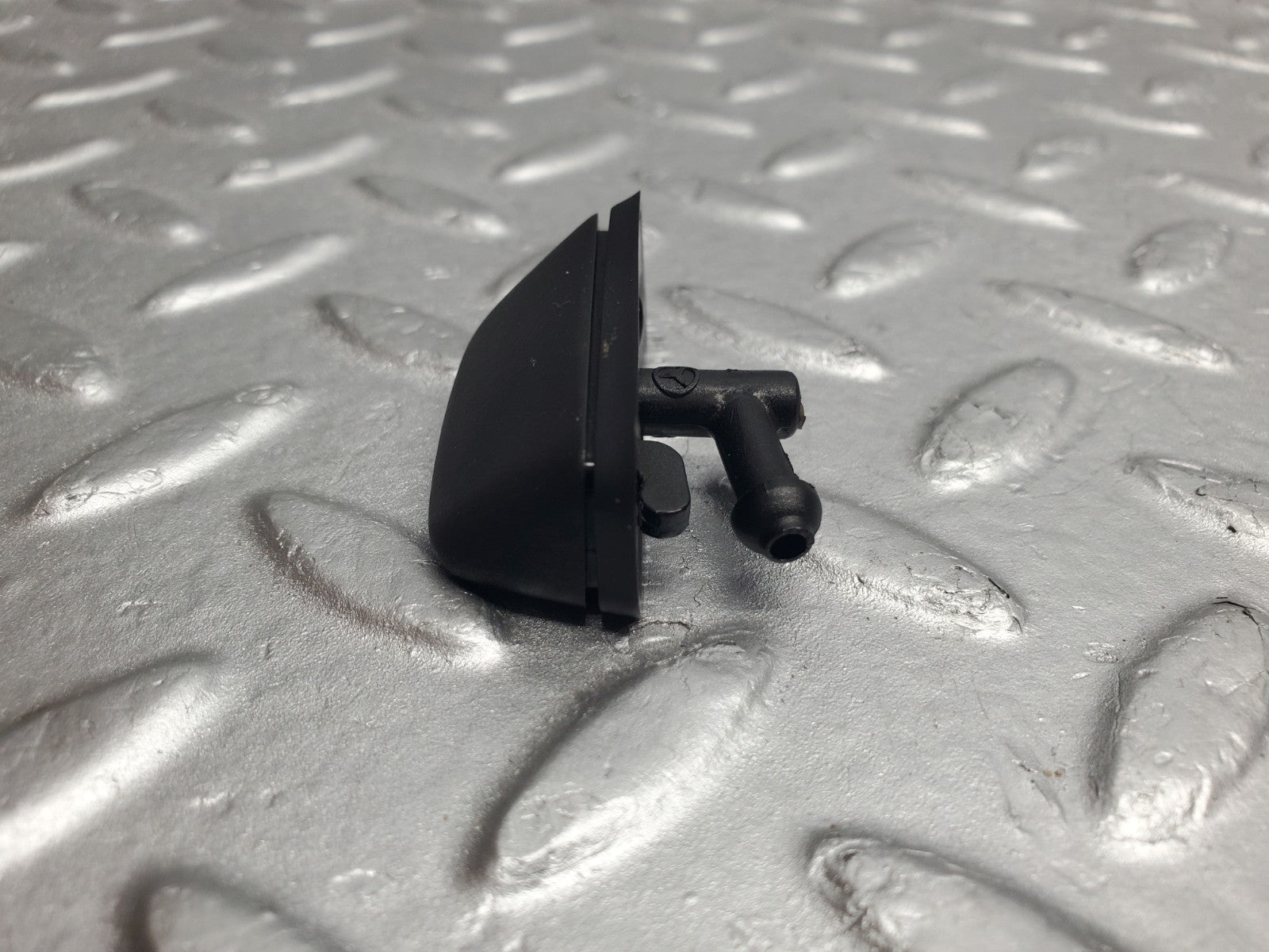 W124 Wagon tailgate windscreen washer nozzle used OEM