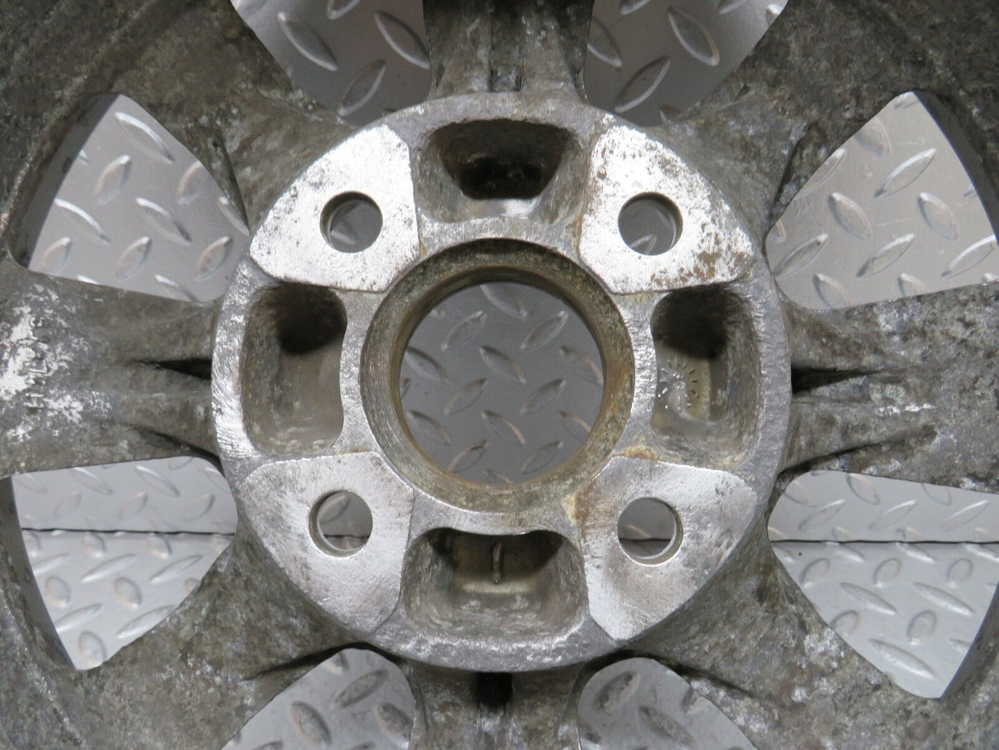 30198 Porsche 924 Alloy Wheel 6Jx14H2 477601031