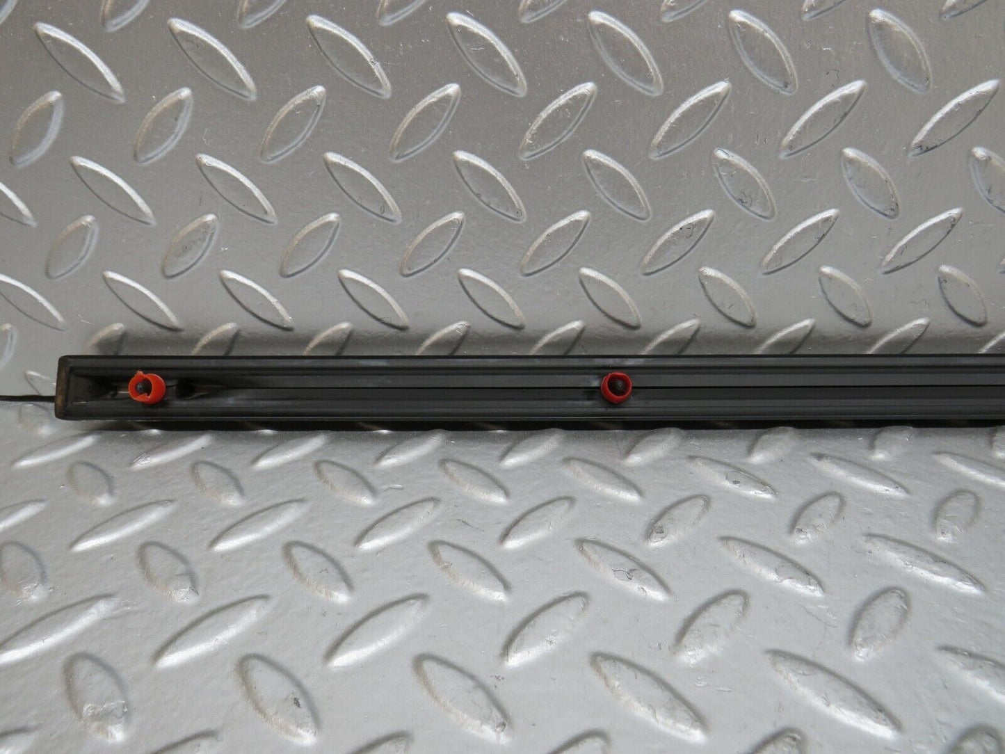 27894 Mercedes-Benz W123 280E Front Right Door Centre Moulding Trim