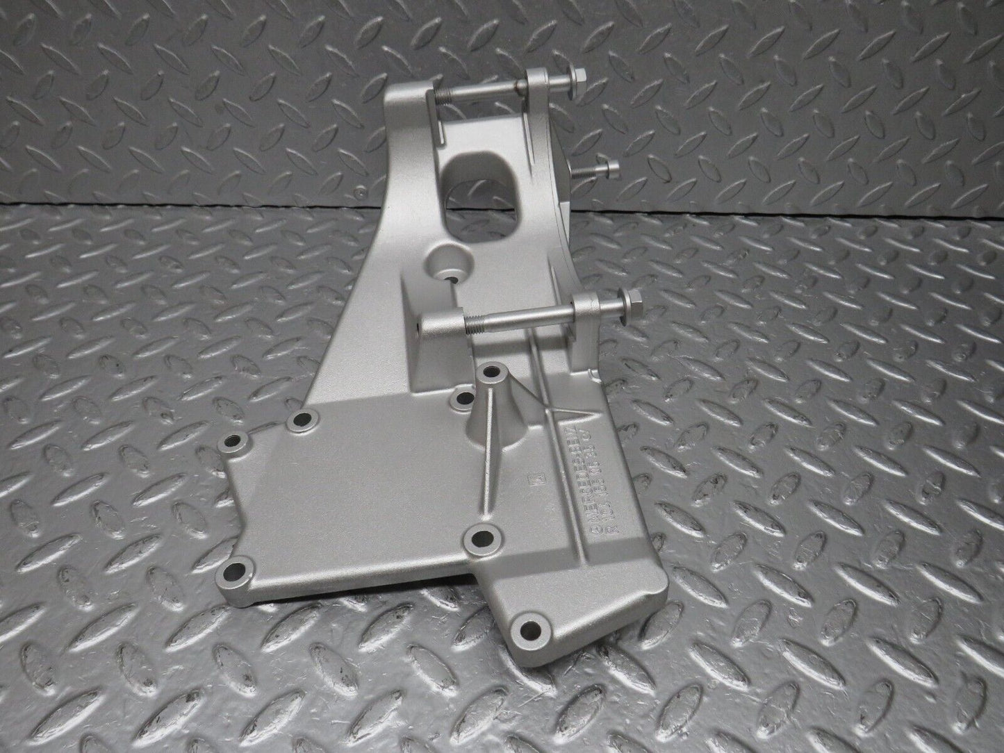 39607 Mercedes-Benz R129 320SL Coupe Alternator Generator Mount Bracket 1041550635