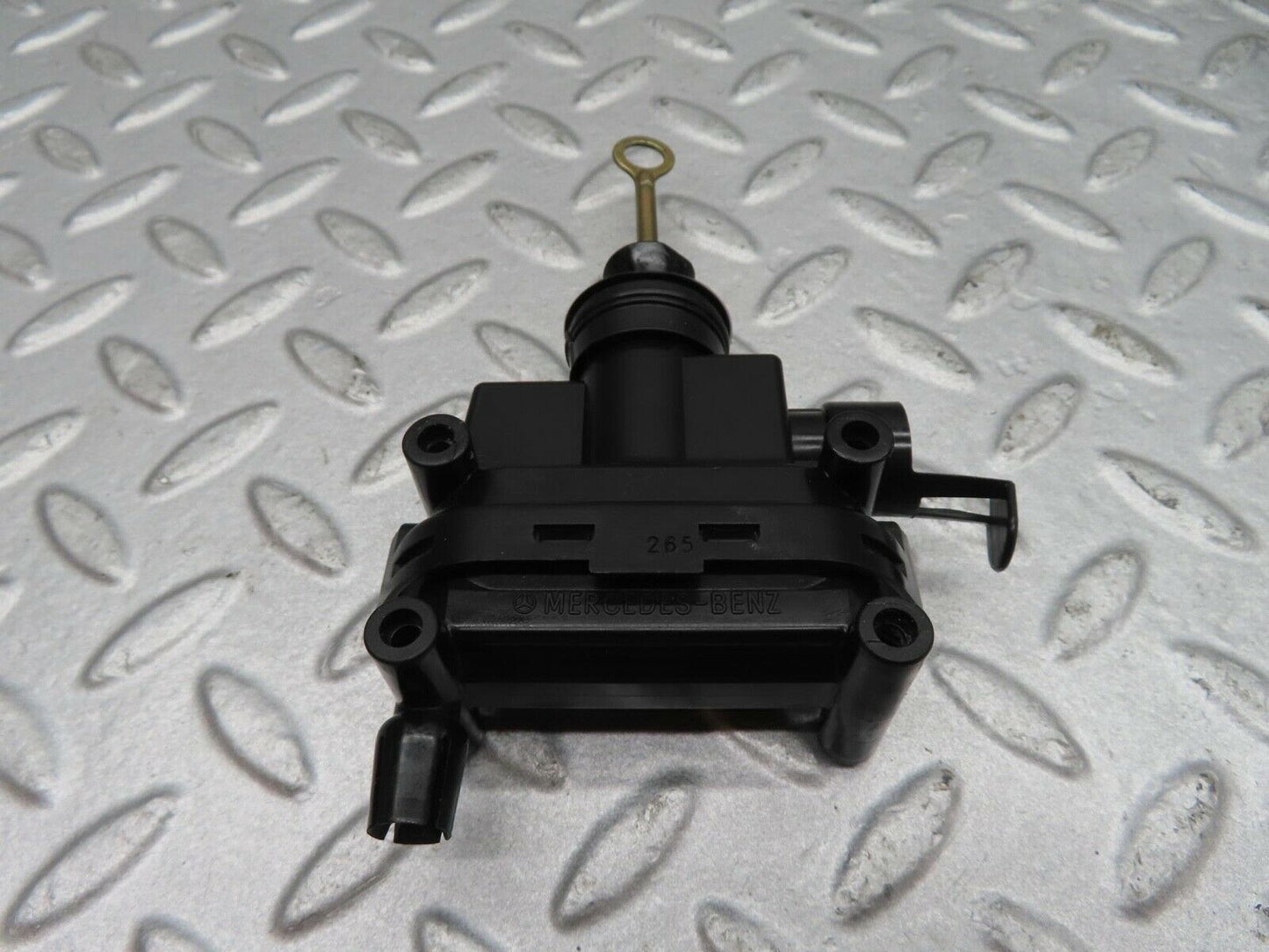 16232 Mercedes-Benz W124 260E Front Door Lock Vacuum Actuator