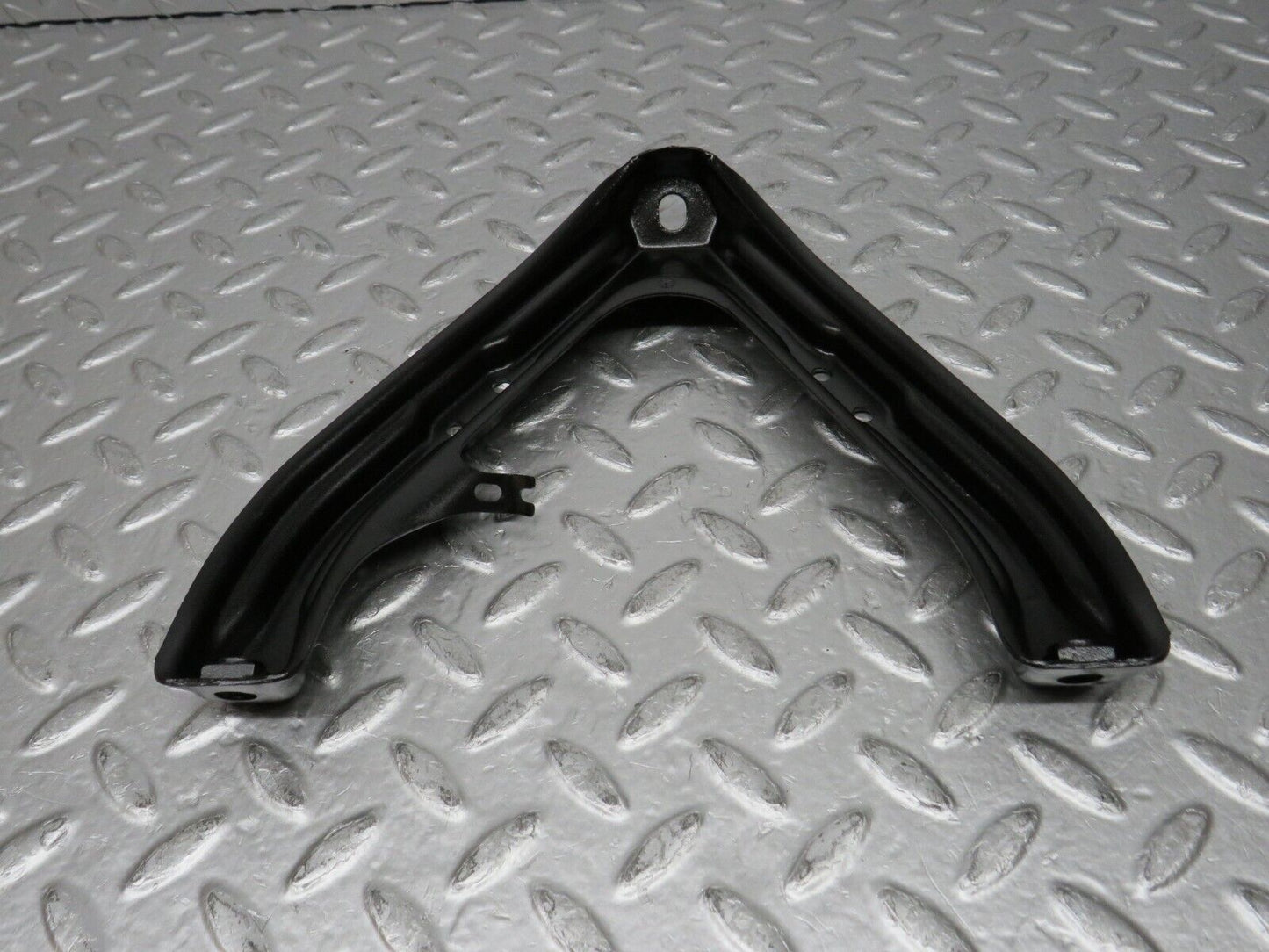 31693 Mercedes-Benz W201 190LE 1.8L Air Intake Manifold Bracket