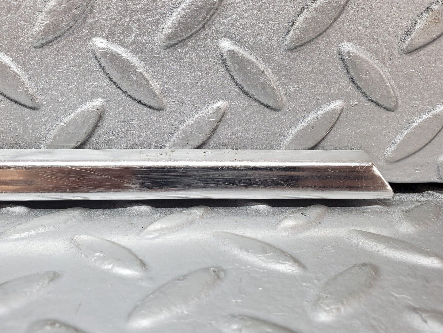 44542 Mercedes-Benz W123 280E Front Right Door Chrome Moulding Trim