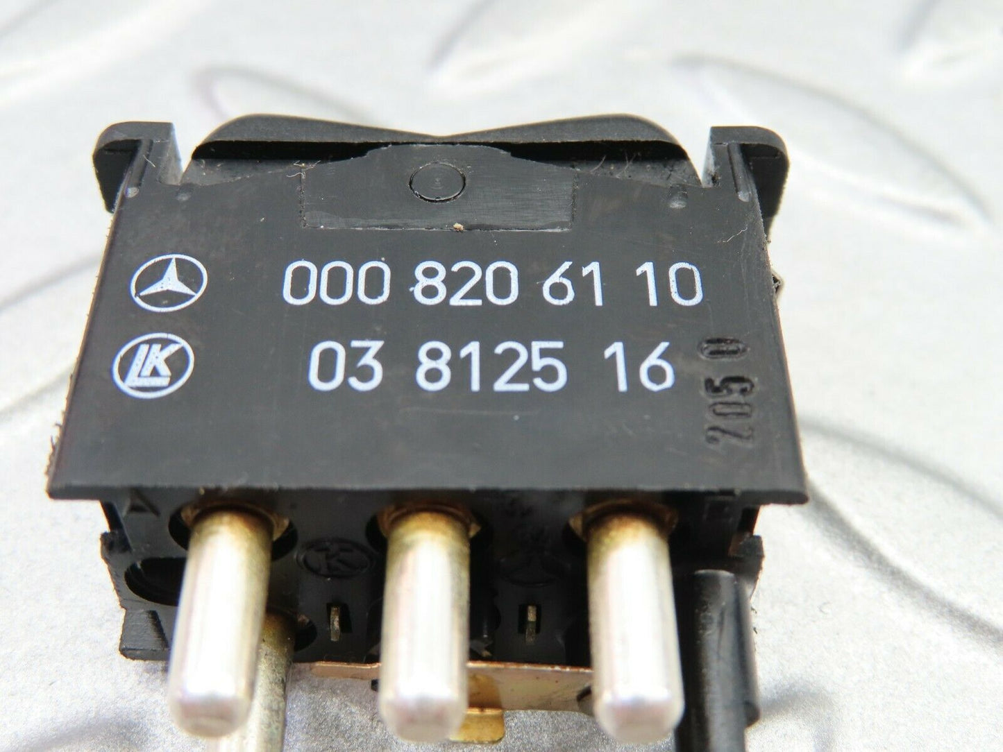 6112 Mercedes-Benz W126 380SE Rear Window Defroster Switch 0008206110