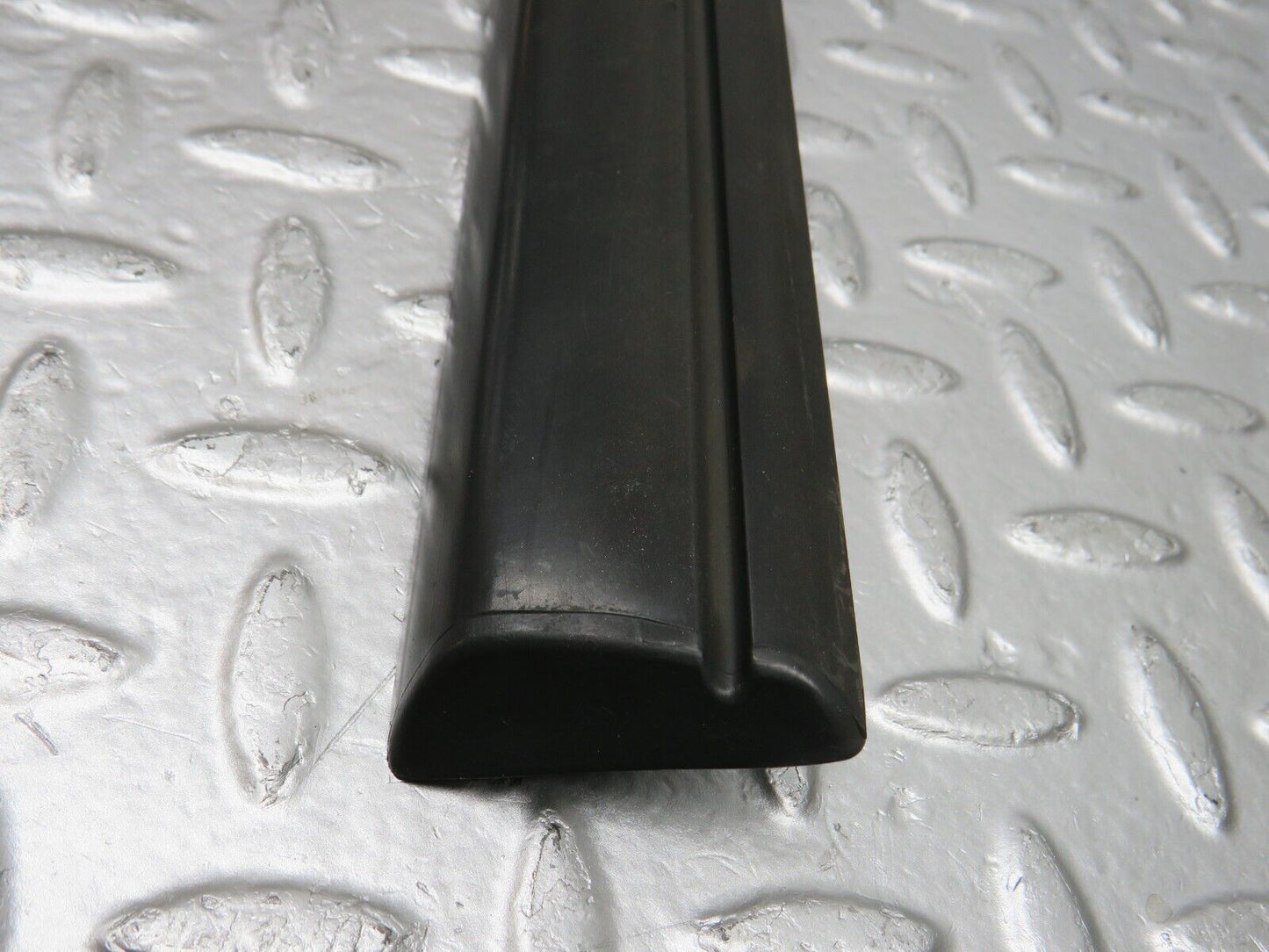33957 Mercedes-Benz W124 260E Rear Right Door Centre Moulding Trim