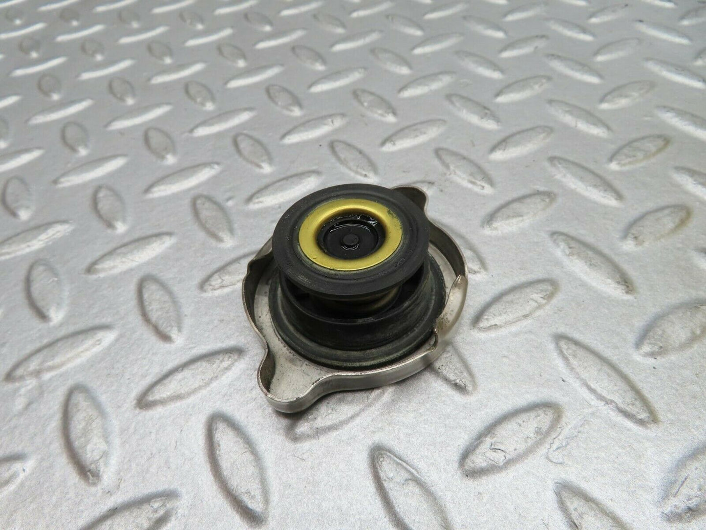 16582 Mercedes-Benz C107 380SLC Coolant Tank Reservoir Behr 1075000149
