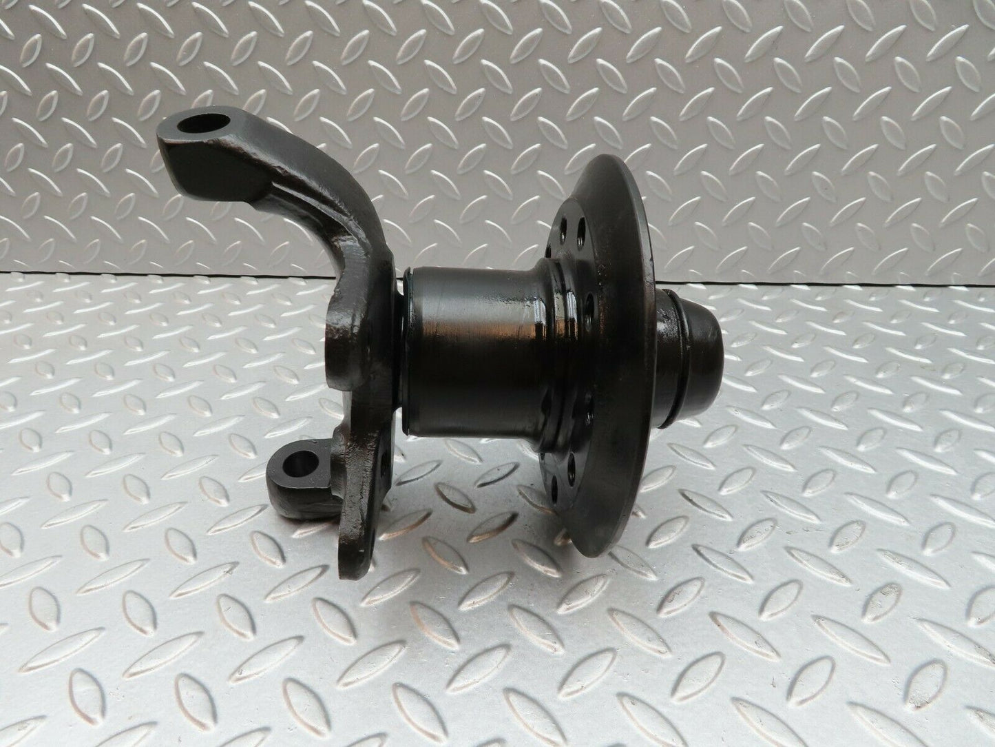 3428 Mercedes-Benz W115 220D Front Right Wheel Hub