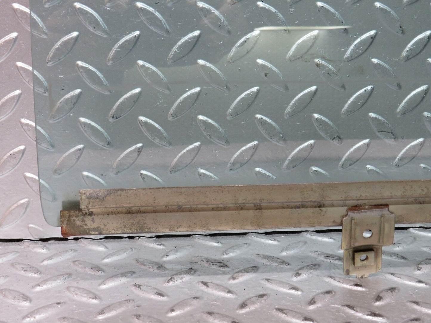 28531 Mercedes-Benz S123 240D Wagon Rear Left Door Window Glass