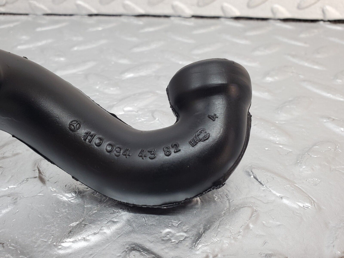 45395 Mercedes-Benz 280E M110.983 Air Intake Pipe 1100944382 1100845382