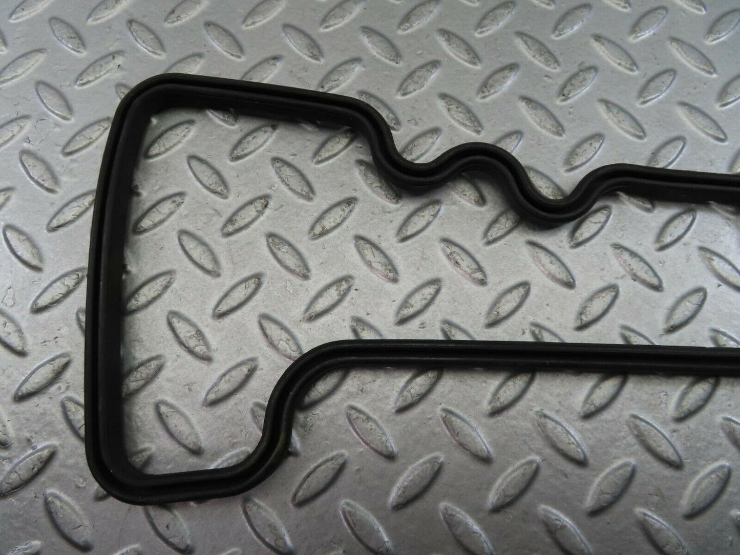 9042 Mercedes-Benz W108 Valve Cover Gasket Seal 1300160221