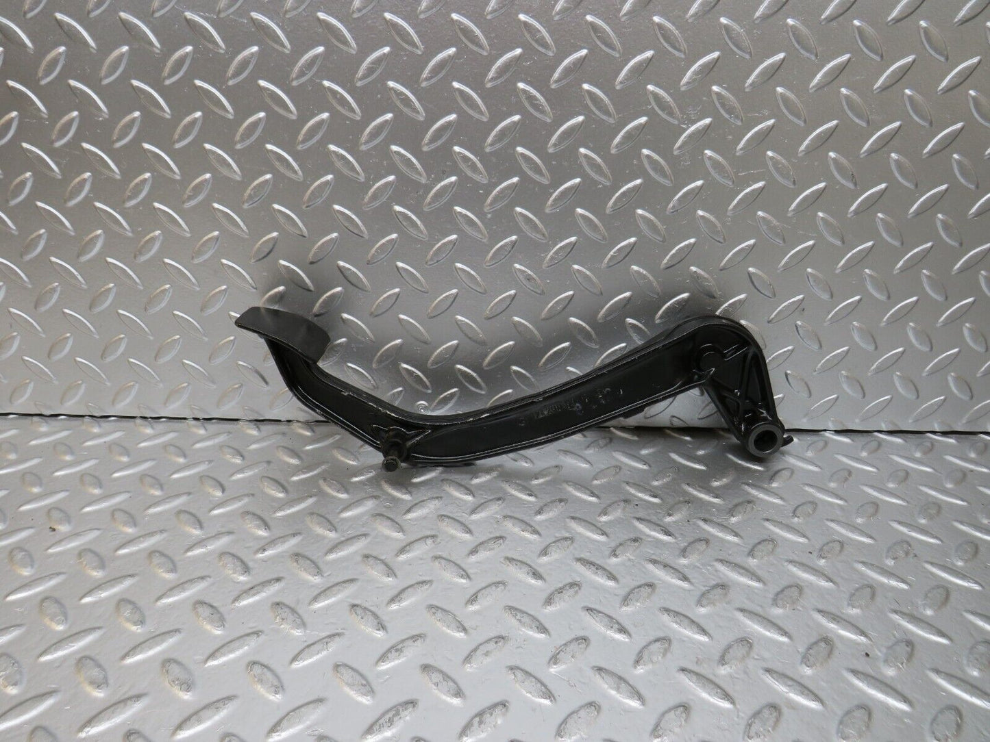 25123 Mercedes-Benz W201 190D Clutch Pedal 1242900316