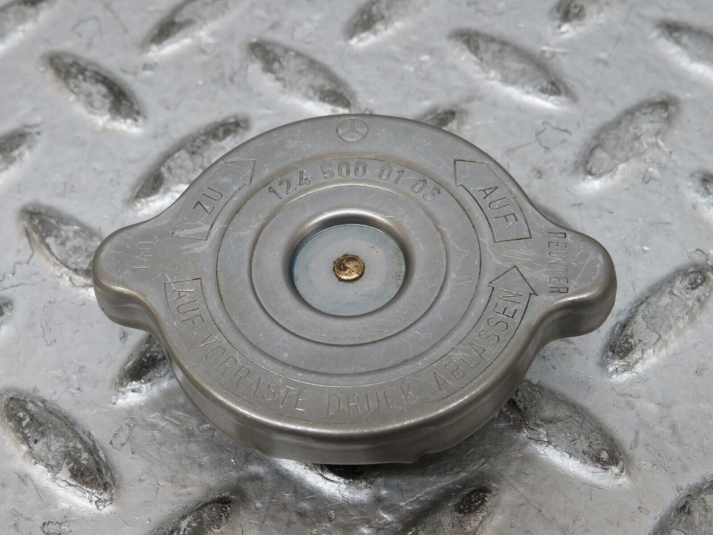 27863 Mercedes-Benz W123 280E Radiator Cap 1245000106