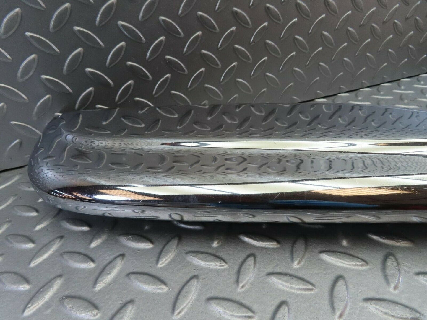 10615 Mercedes-Benz W108 Front Left Upper Bumper Corner
