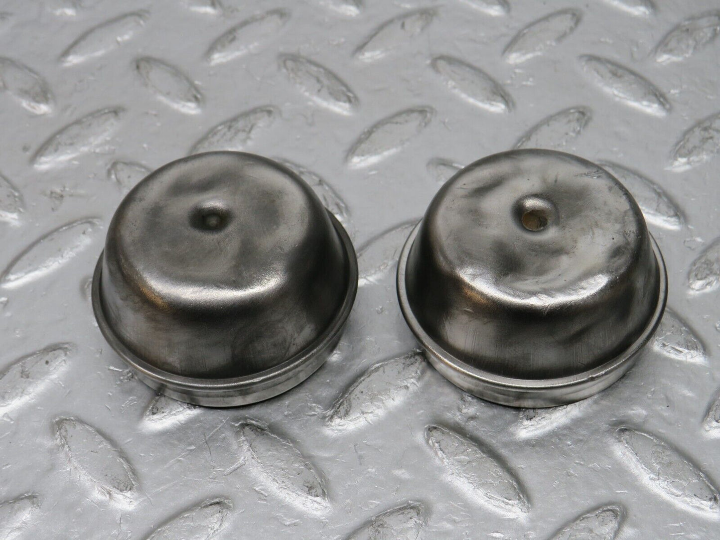 33017 Mercedes-Benz C107 R107 350 V8 Wheel Hub Locking Cap