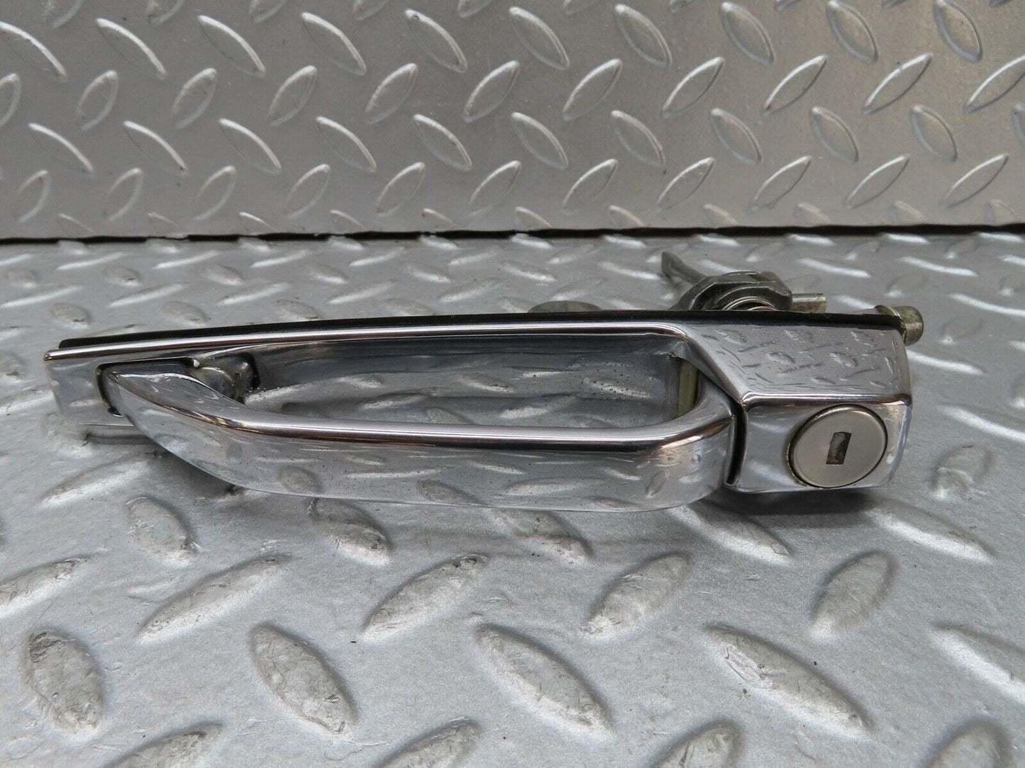 17658 Mercedes-Benz W116 450SEL Exterior Chrome Door Handle Left No Key