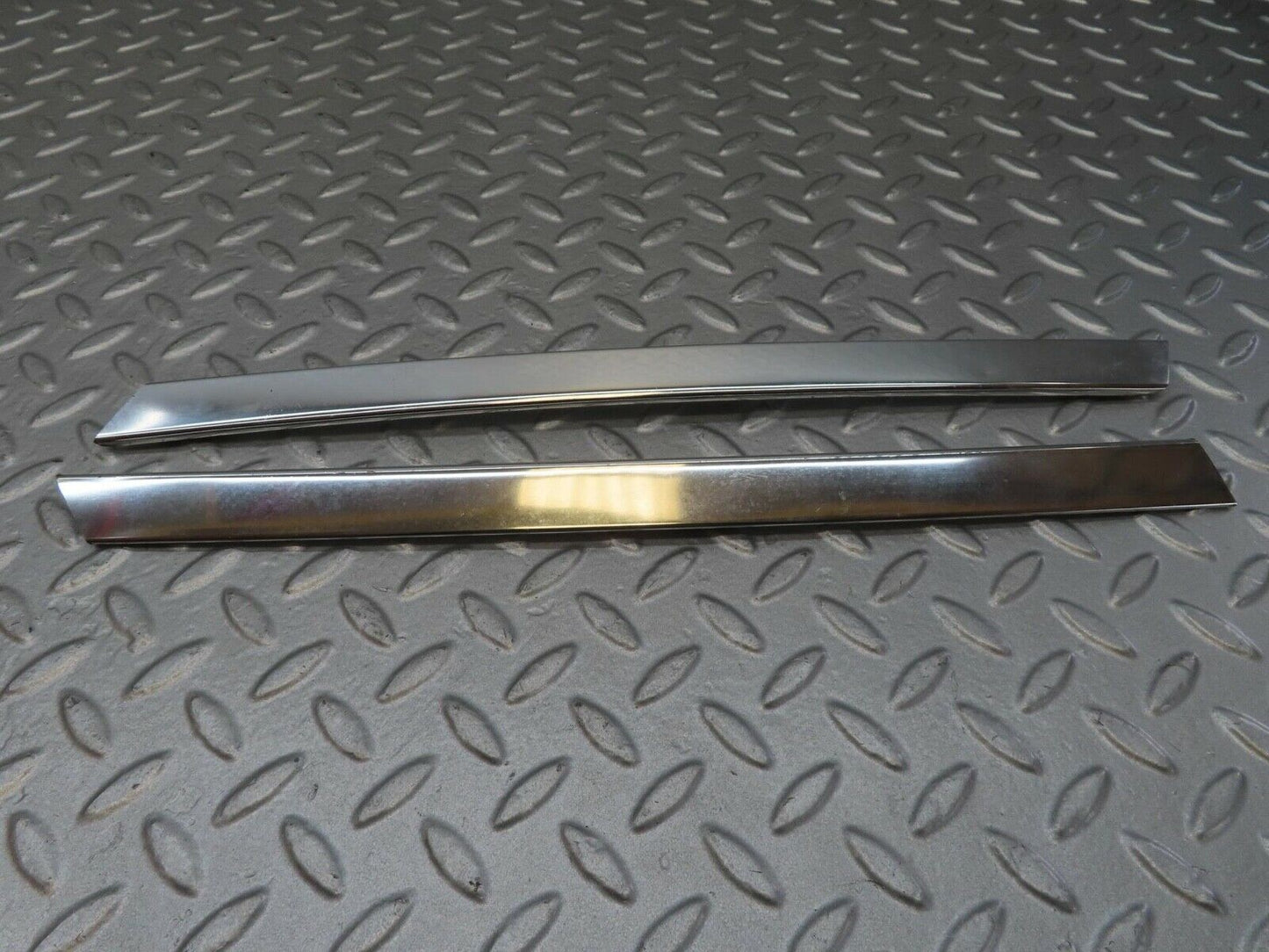 14142 Mercedes-Benz C107 280SLC Quarter Window Front Chrome Trim