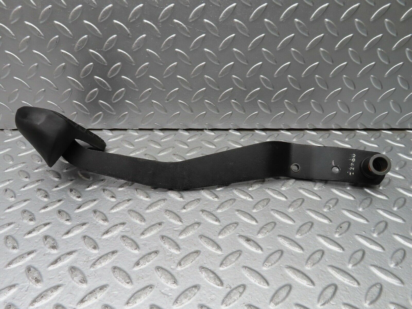 21671 Mercedes-Benz W126 300SE Brake Pedal With Rubber 1232910082
