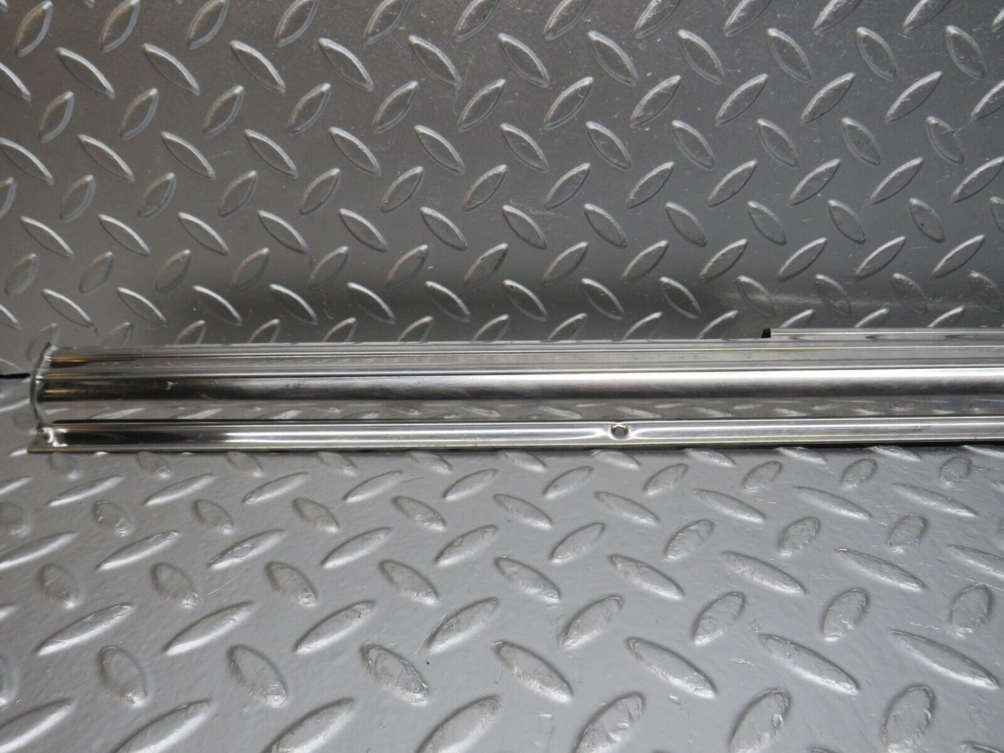 0844 Mercedes-Benz C107 350SLC Coupe Right Door Sill Chrome