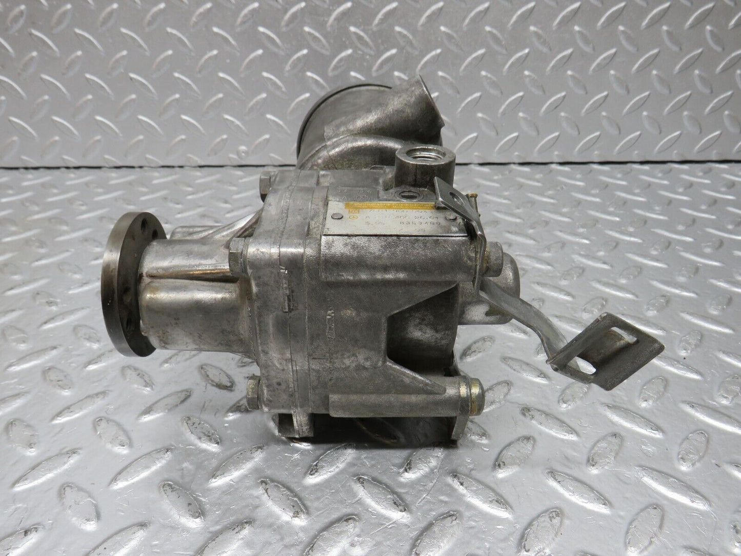 33447 Mercedes-Benz W202 C180 Power Steering Pump 2104662601