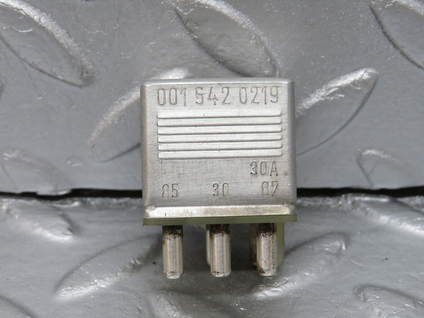 40687 Mercedes-Benz W123 300D Multi Purpose Relay 0015420219