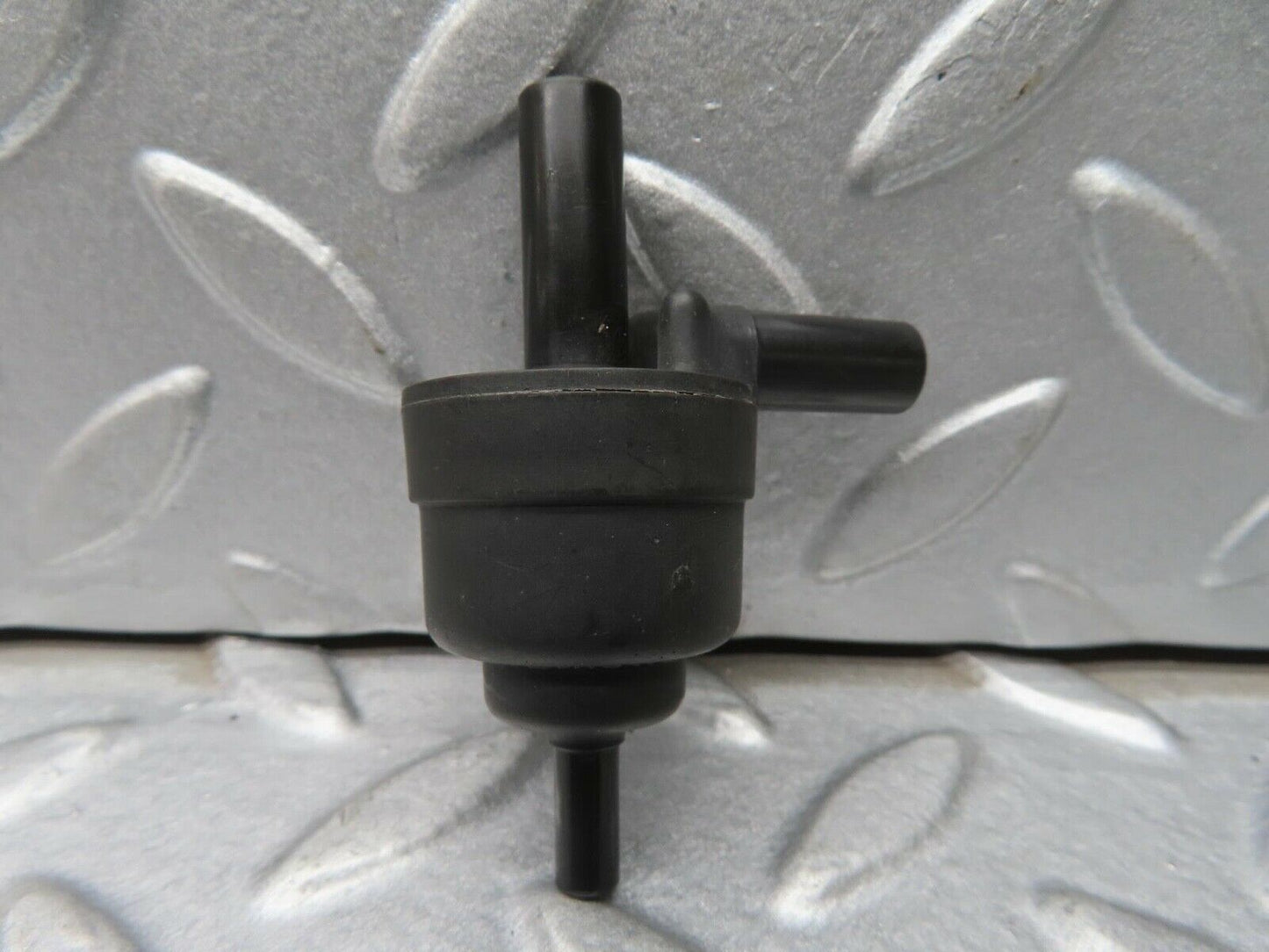 13142 Mercedes-Benz W111 220S Engine Crankcase Vent Valve 1074700893