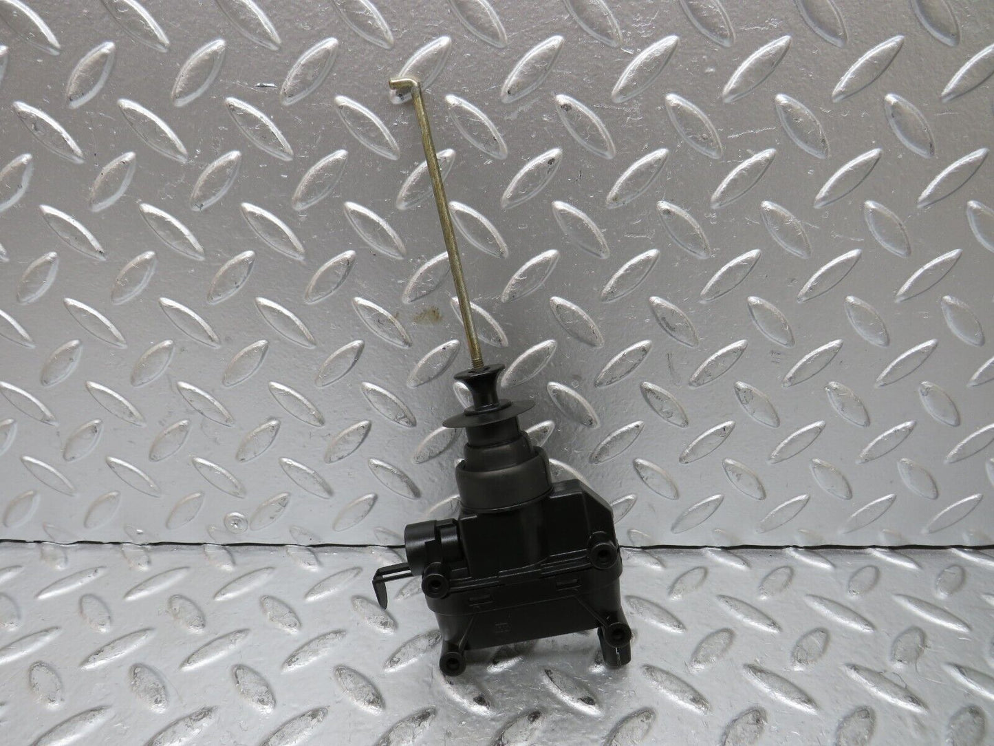 27498 Mercedes-Benz S124 300TE Wagon Trunk Lock Vacuum Actuator