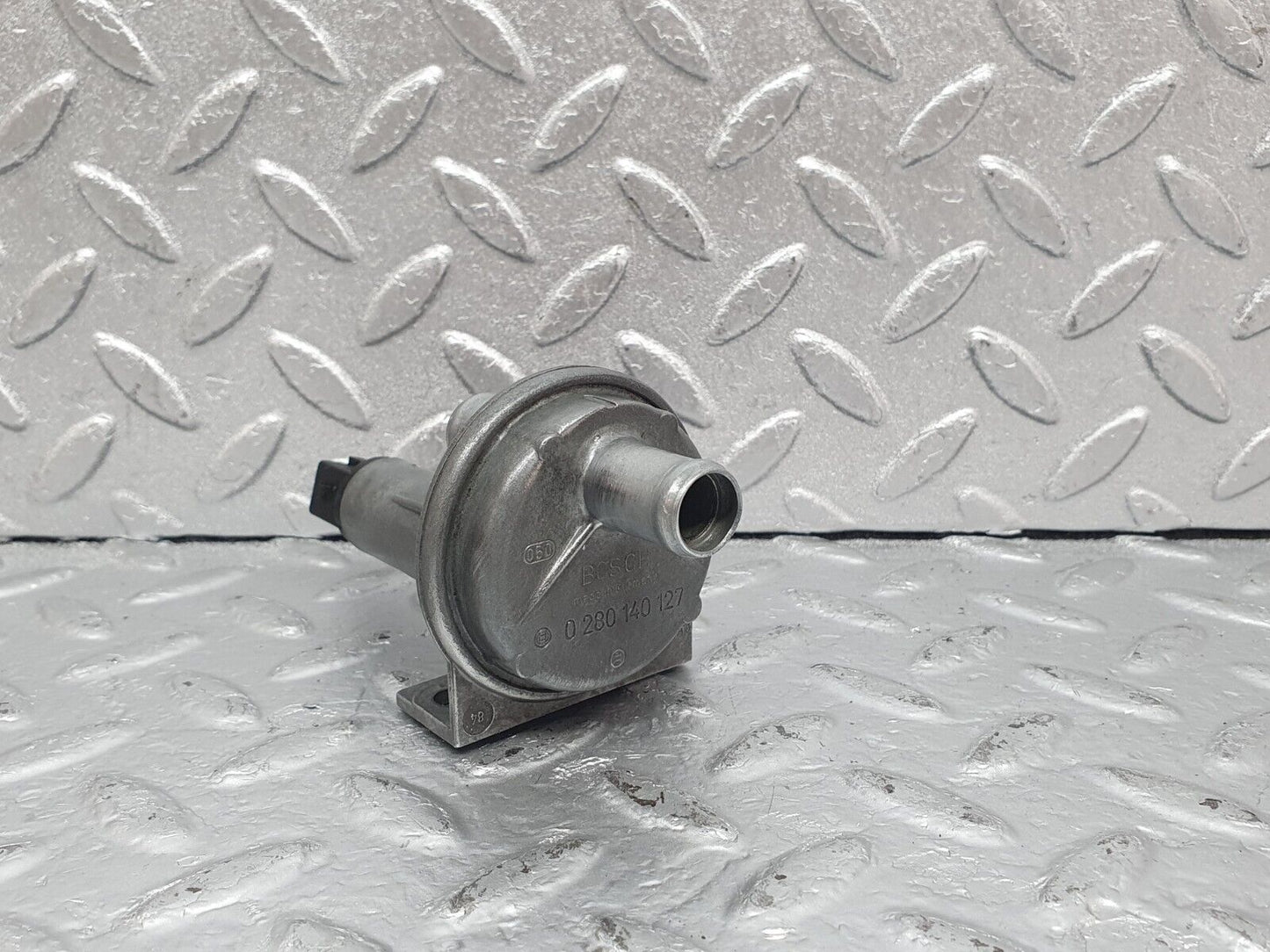 44029 Mercedes-Benz C123 230CE Coupe Auxiliary Air Valve Bosch 0280140127