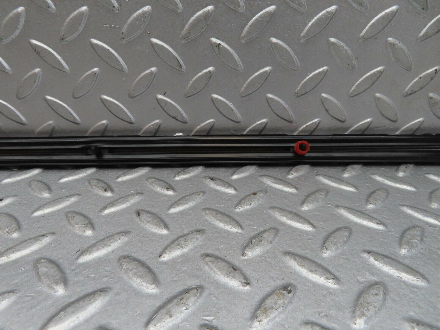 13444 Mercedes-Benz W123 200 Front Right Door Centre Moulding Trim