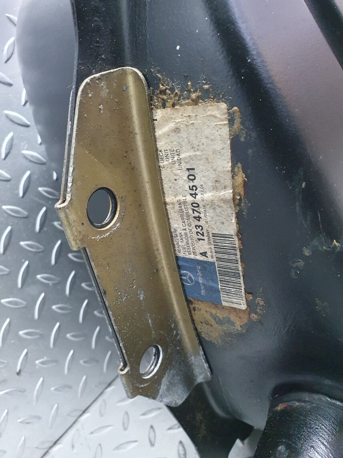 40843 Mercedes-Benz W123 300D Fuel Tank