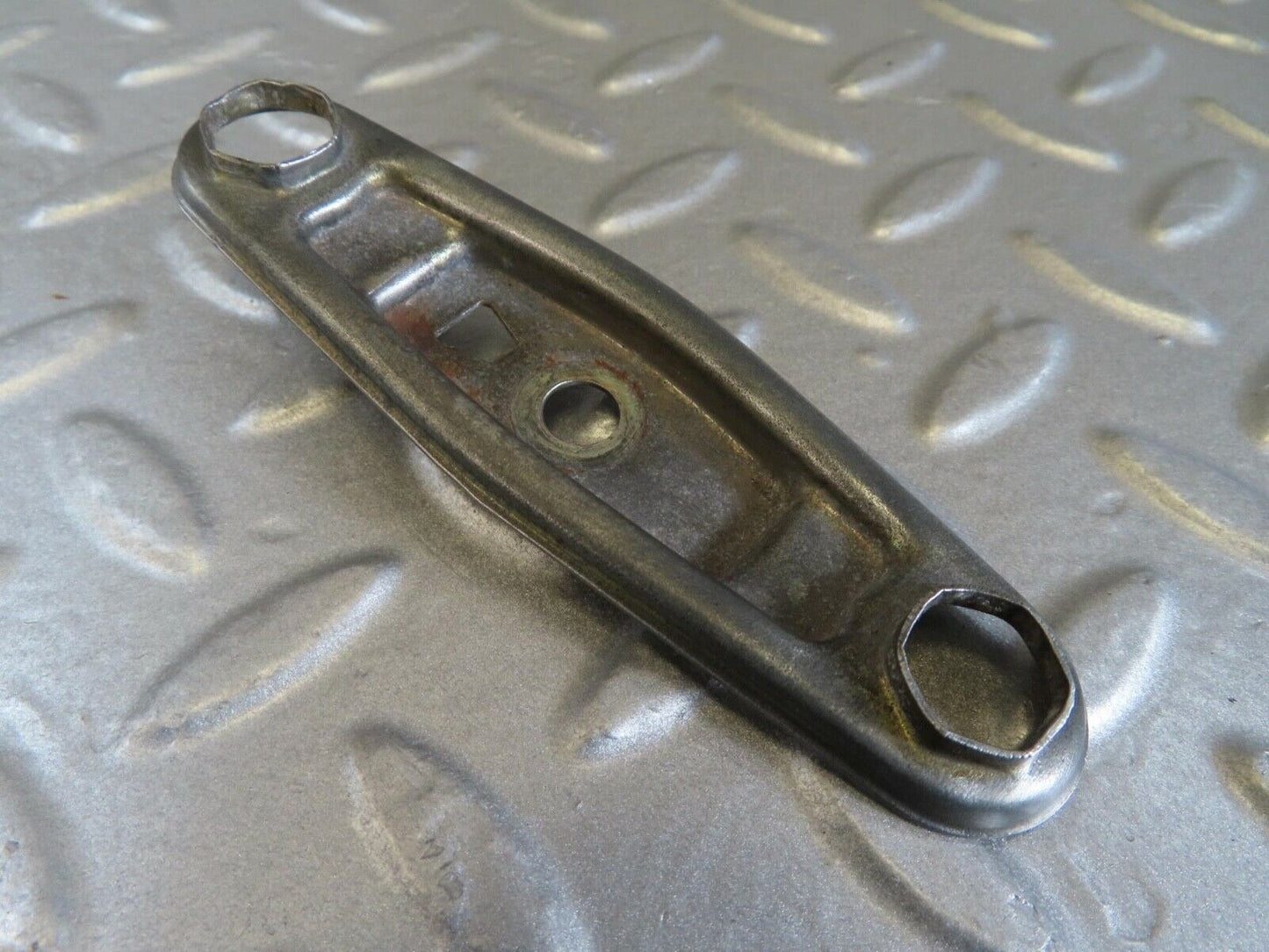 14038 Mercedes-Benz C107 280SLC Fuel Injector Bracket