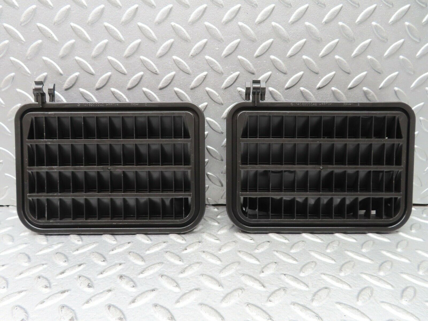 19511 Mercedes-Benz C140 CL420 Coupe Trunk Boot Air Vent Grill Pair 1408300042