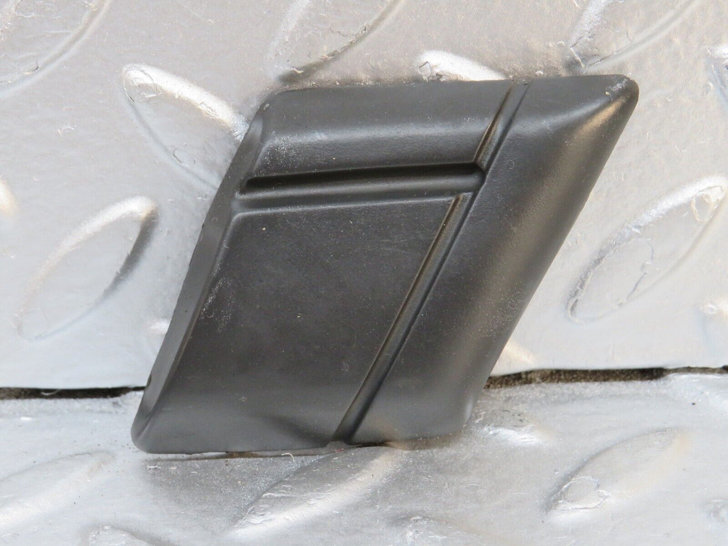 32413 Mercedes-Benz S124 300TE Wagon Rear Left Fender Wing Centre Moulding Trim