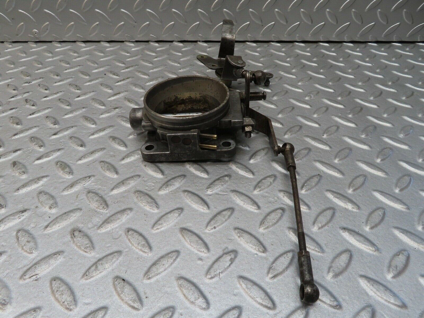 17048 Mercedes-Benz C123 280CE Coupe Throttle Body Valve & Linkage 0011404153