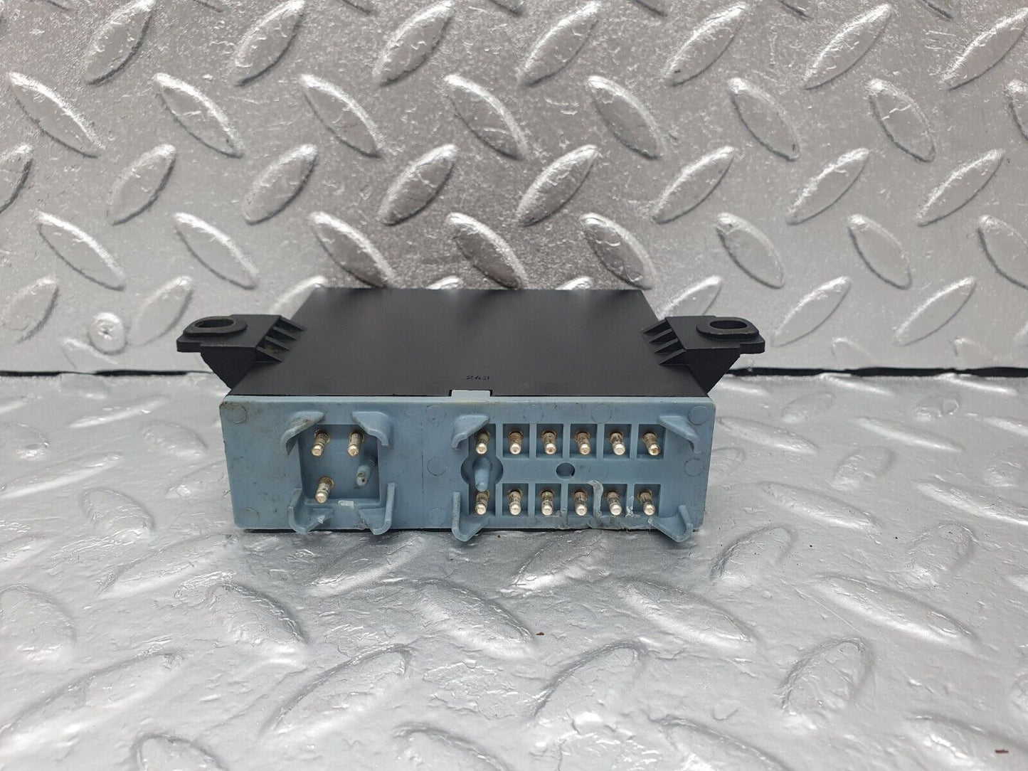 43520 Mercedes-Benz C126 380SEC Coupe Comfort Control Unit 0008220703 1147328020