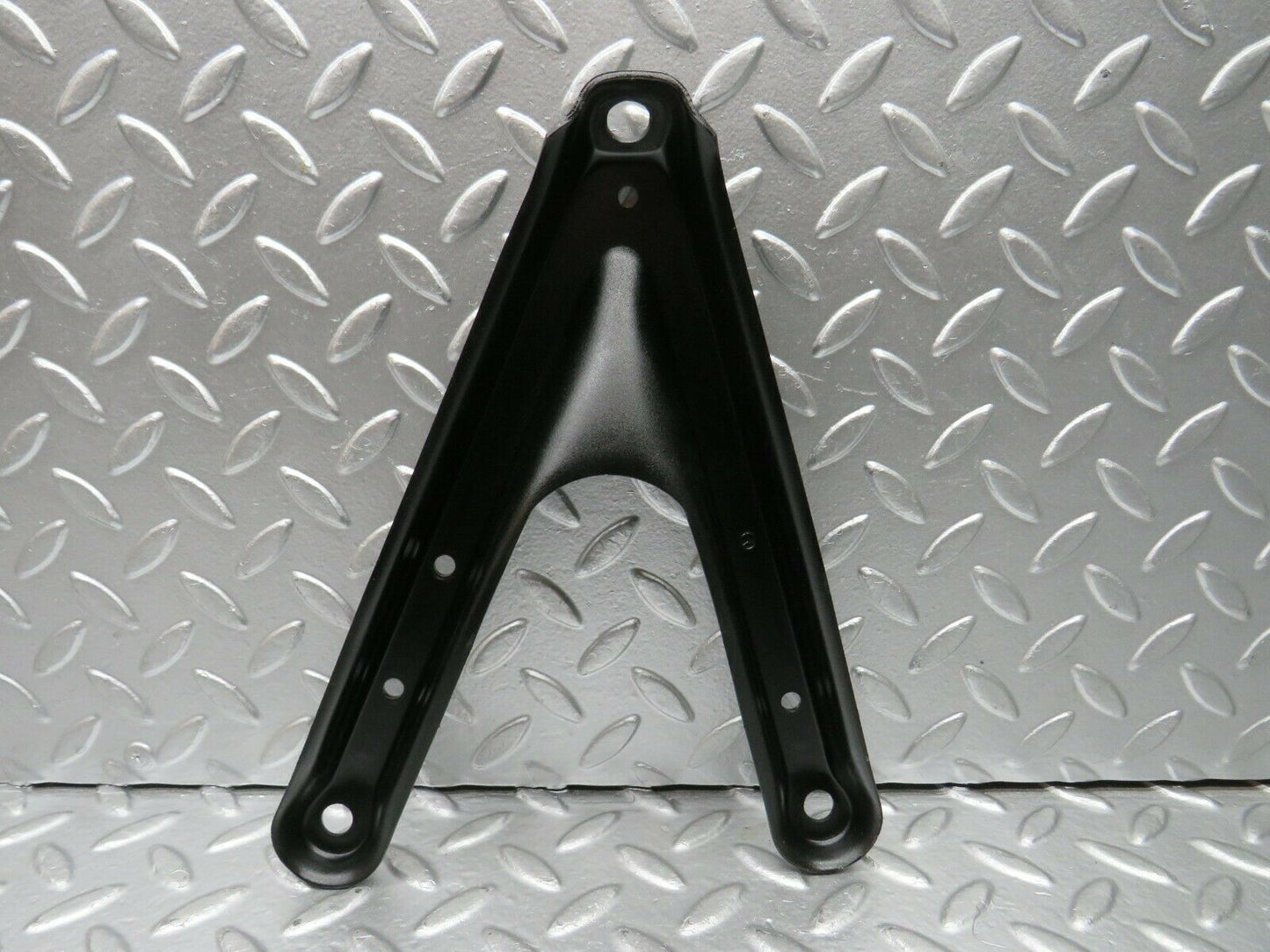 22575 Mercedes-Benz C124 E220 Coupe Air Intake Manifold Bracket