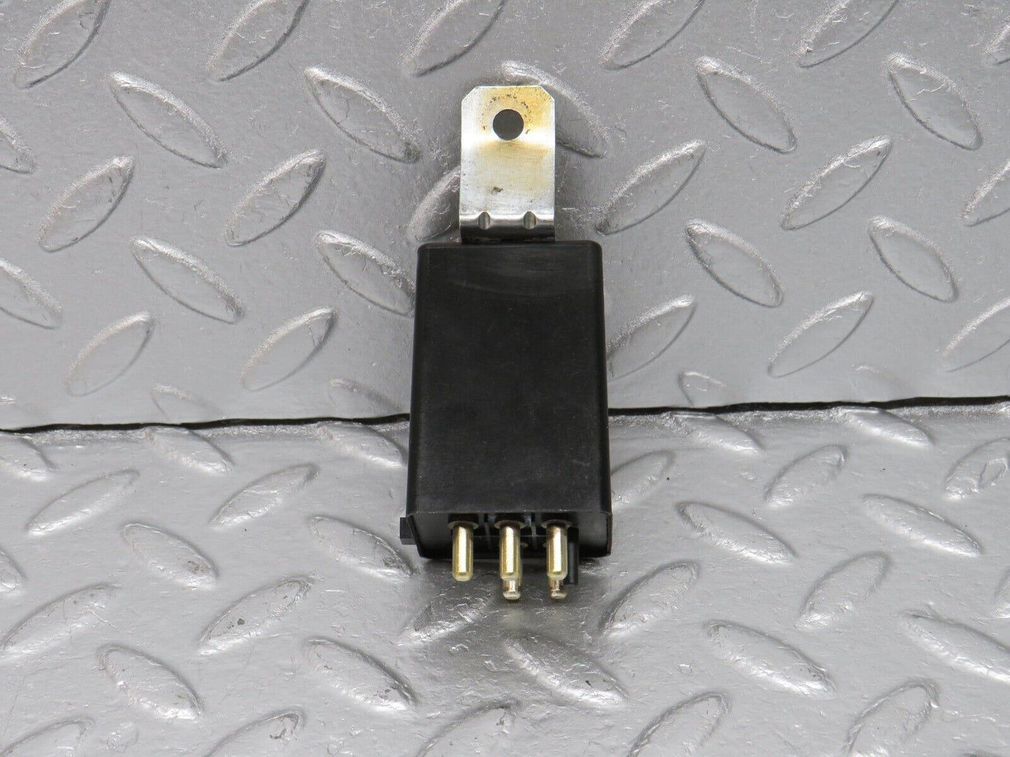 40685 Mercedes-Benz W123 300D Rear Heated Window Relay 1078200010 05898620