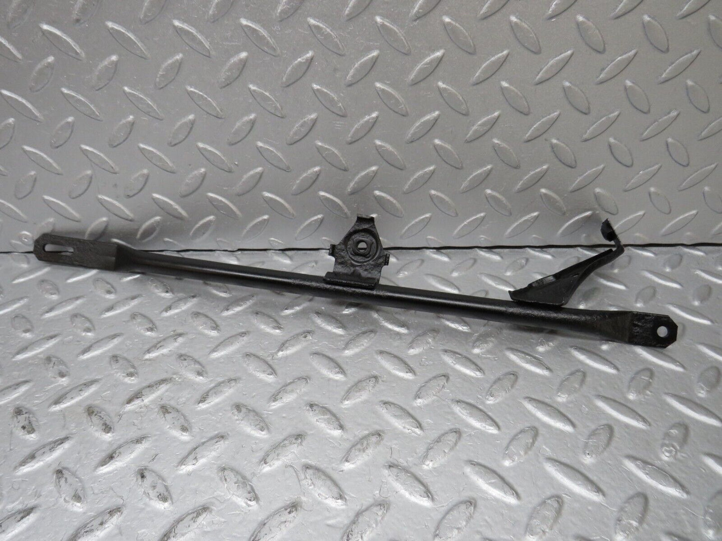 36776 Mercedes-Benz W201 190E 2.0L Horn Bracket Holder