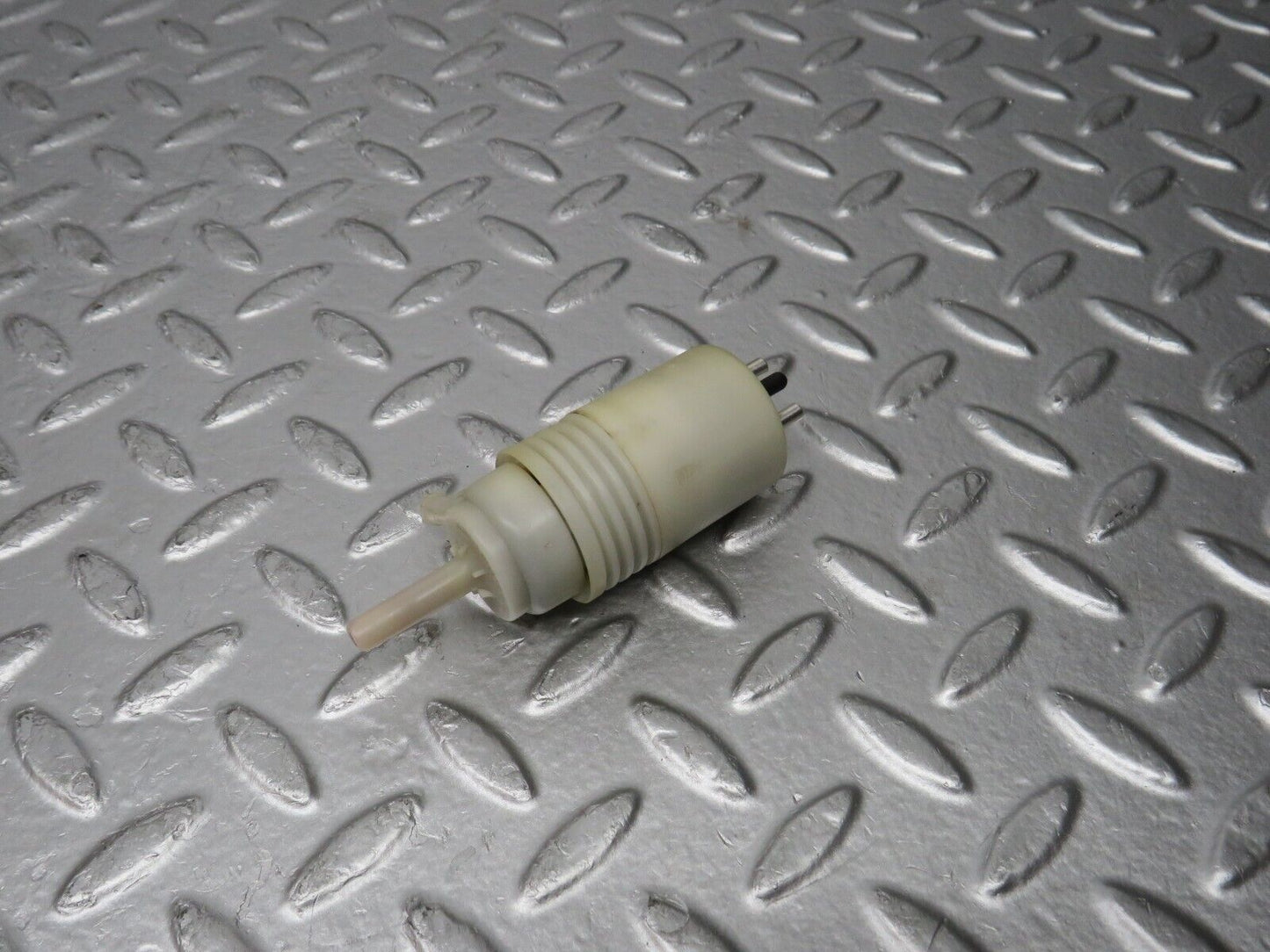 31619 Mercedes-Benz W201 190E Windscreen Washer Pump Hella 1248690421