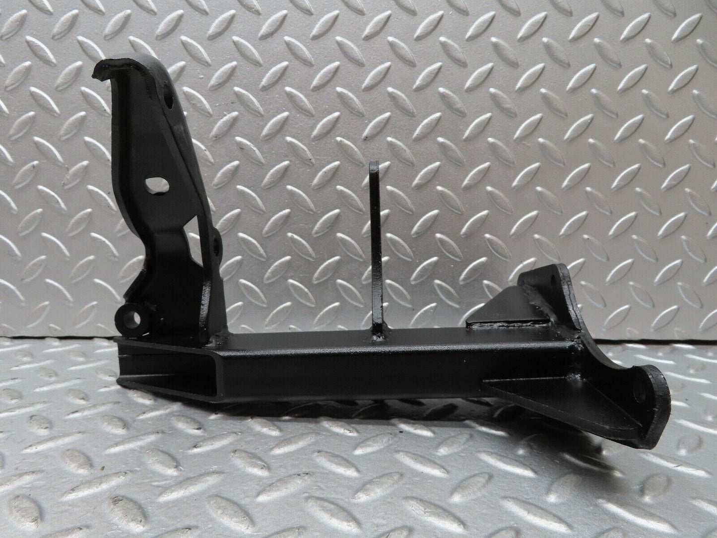 17803 Mercedes-Benz W116 450SEL Air Condition Compressor Mount Bracket