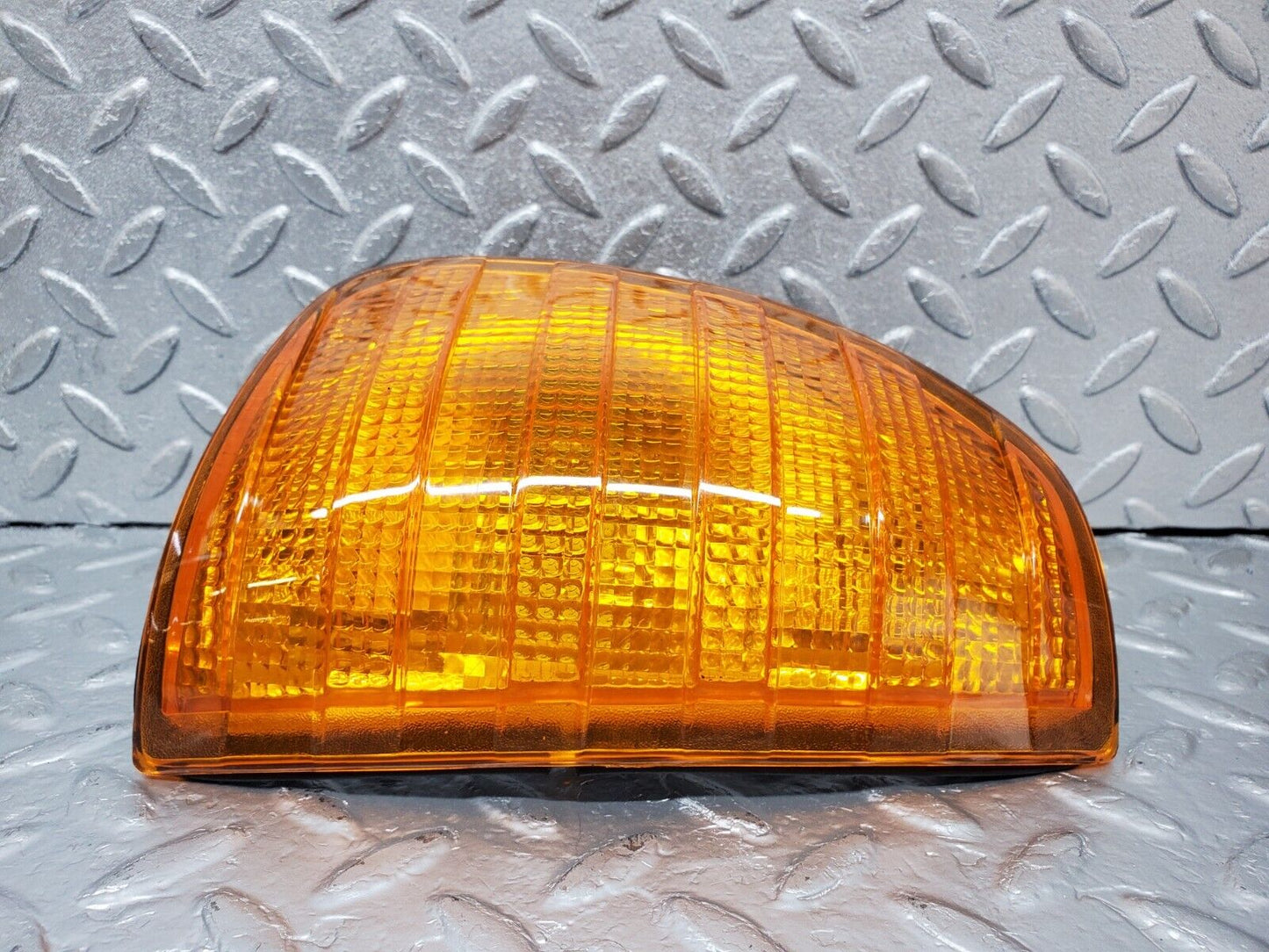 44334 Mercedes-Benz W123 280E Indicator Light Front Right