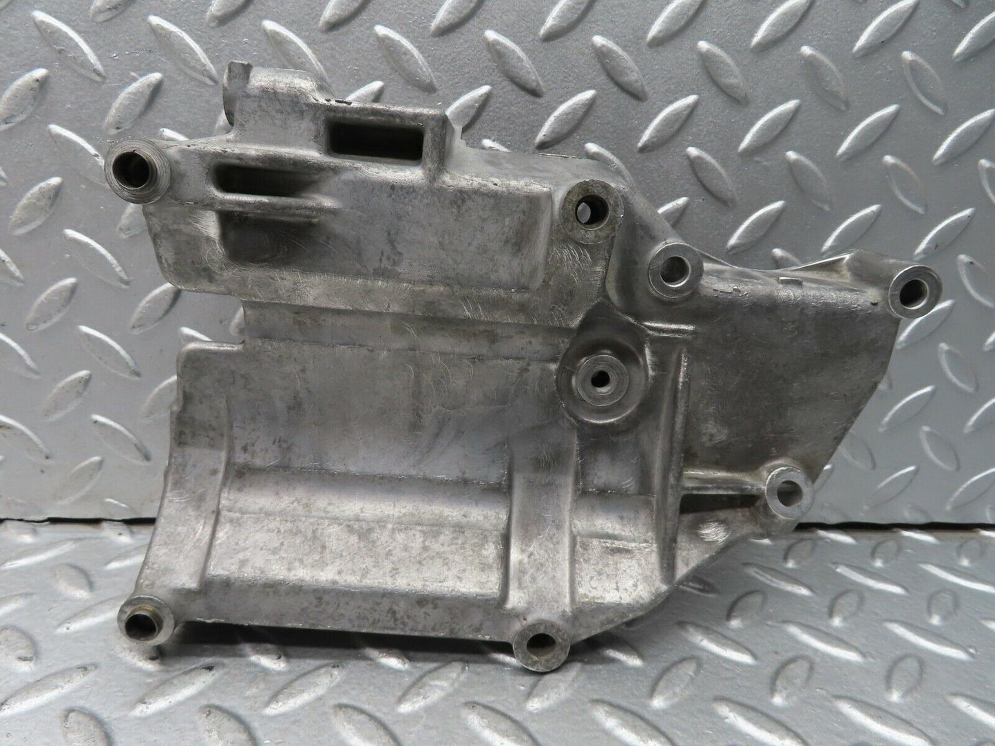 19555 Mercedes-Benz C140 CL420 Coupe AC Compressor Mount Bracket 1192363130